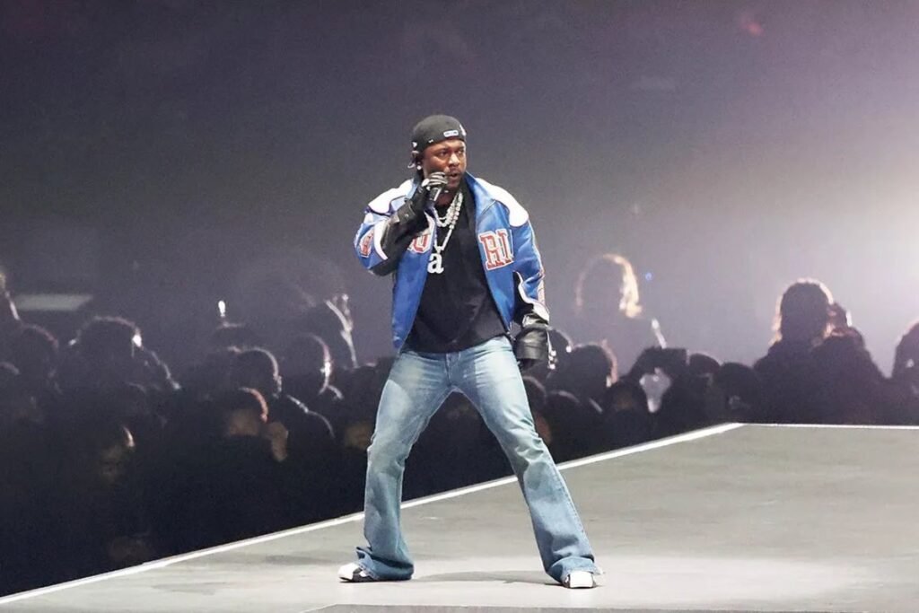 Kendrick Lamar no palco do Super Bowl