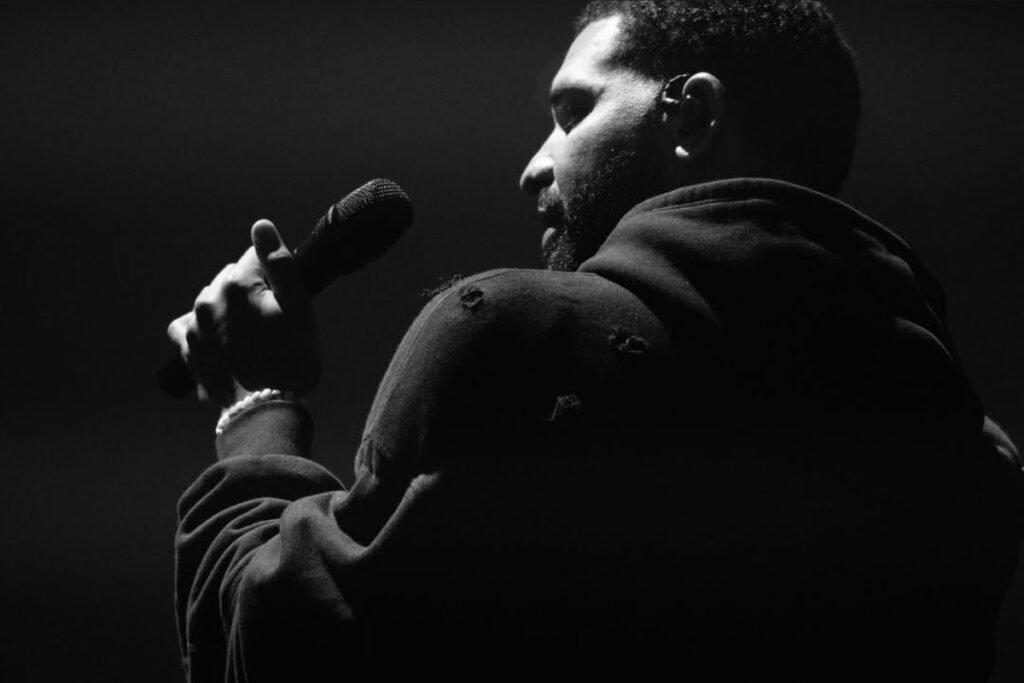 Drake na copa do mundo? Foto do rapper de costas cantando