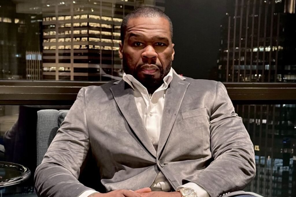 50 Cent sentado no seu escritório