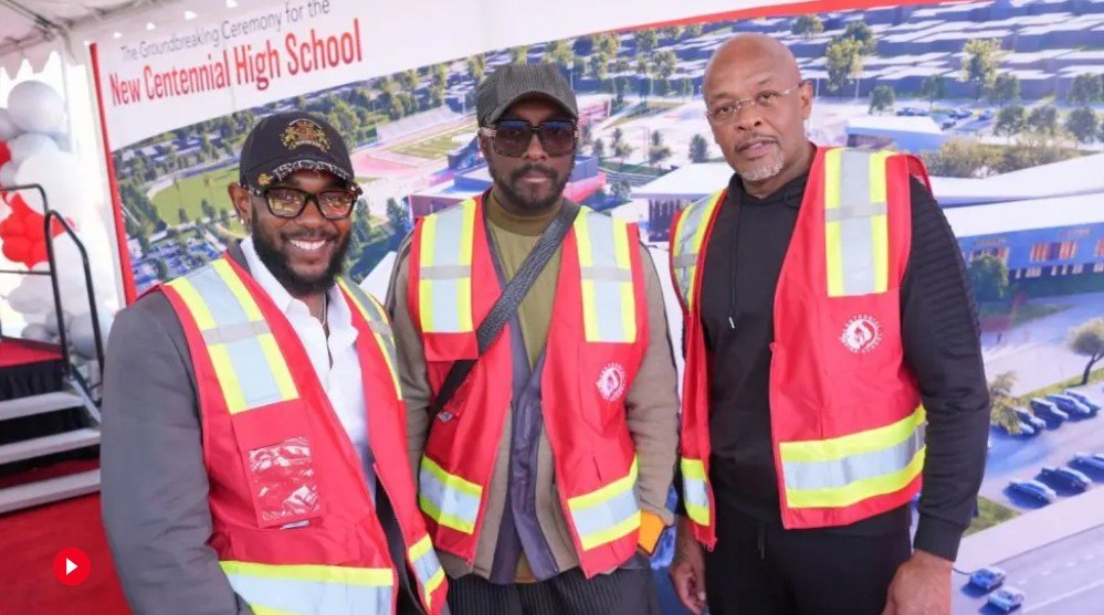 Kendrick Lamar, Dr. Dre e will.i.am comparecem à cerimônia de início das obras da Centennial High School