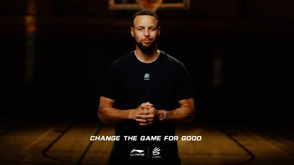 Stephen Curry Assina com a Li-Ning