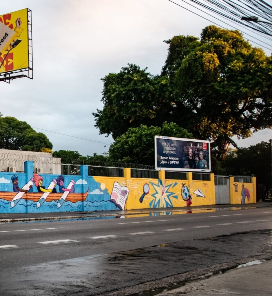Artista Ursa Transforma Muro de Escola em Maceió