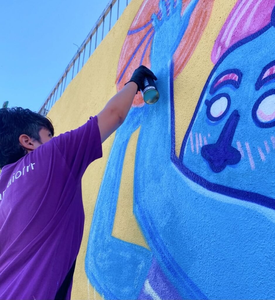 Artista Ursa Transforma Muro de Escola em Maceió