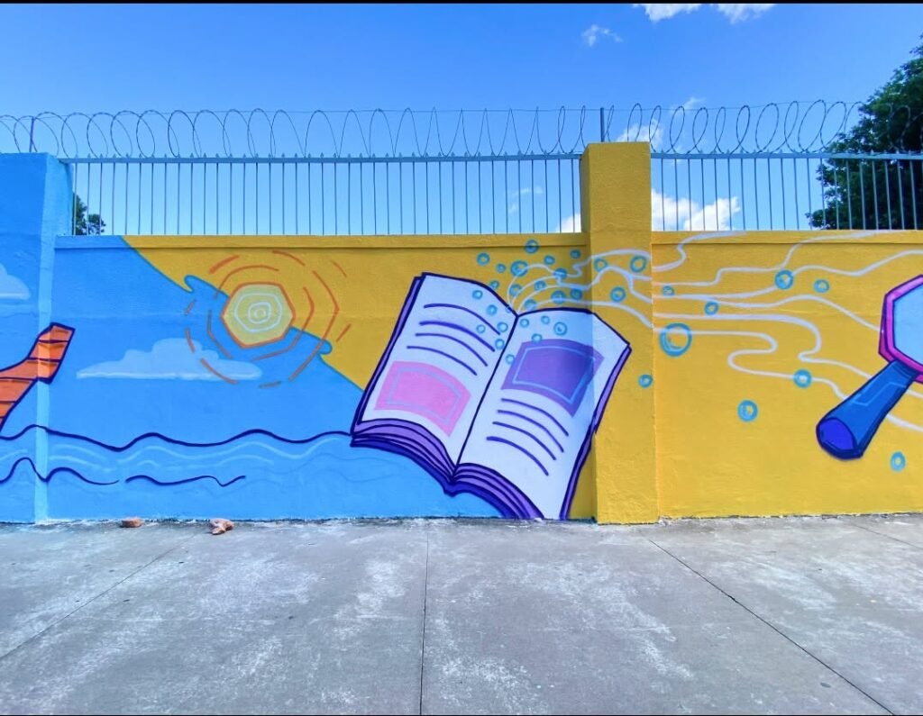 Artista Ursa Transforma Muro de Escola em Maceió