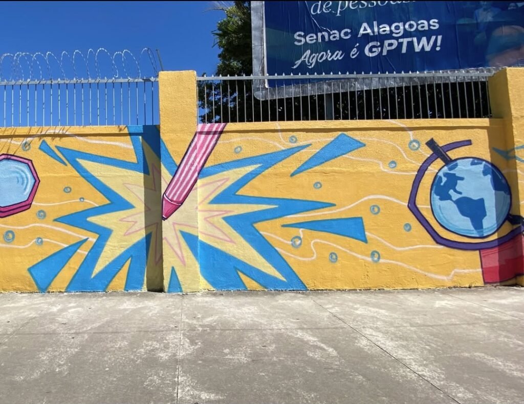 Artista Ursa Transforma Muro de Escola em Maceió
