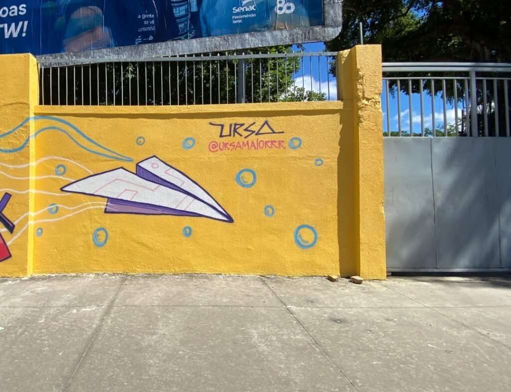 Artista Ursa Transforma Muro de Escola em Maceió